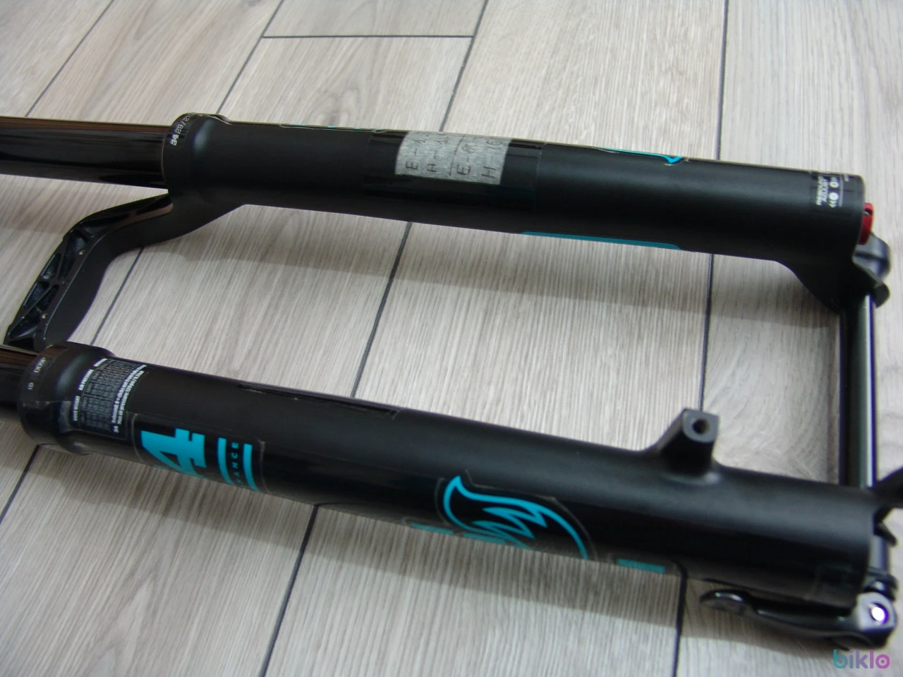 8. 29'' Fox 34 Performance Boost 140mm