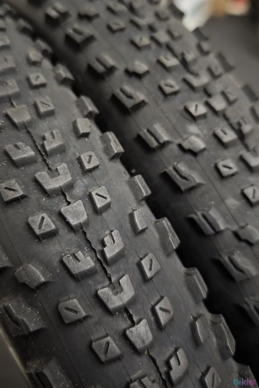 2. Maxxis Rekon Race 29x2.35" TR EXO Dual