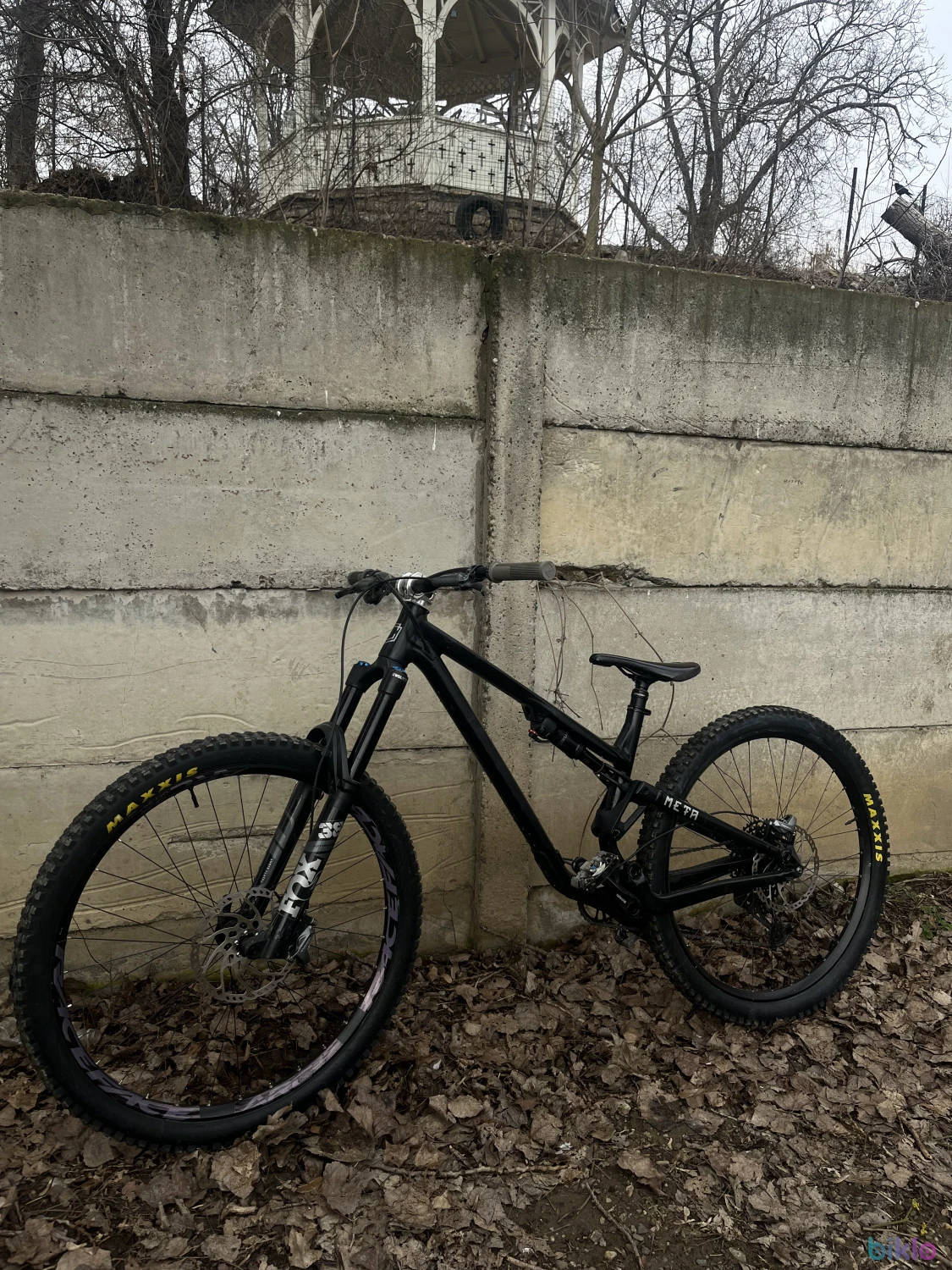 1. Commencal meta sx v4