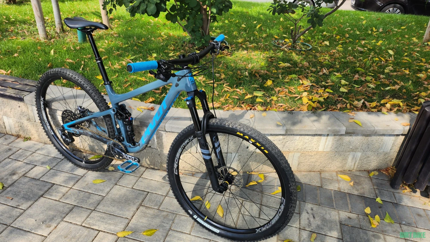 2. Bicicleta Pivot Mach 4 SL Carbon Marimea Medium
