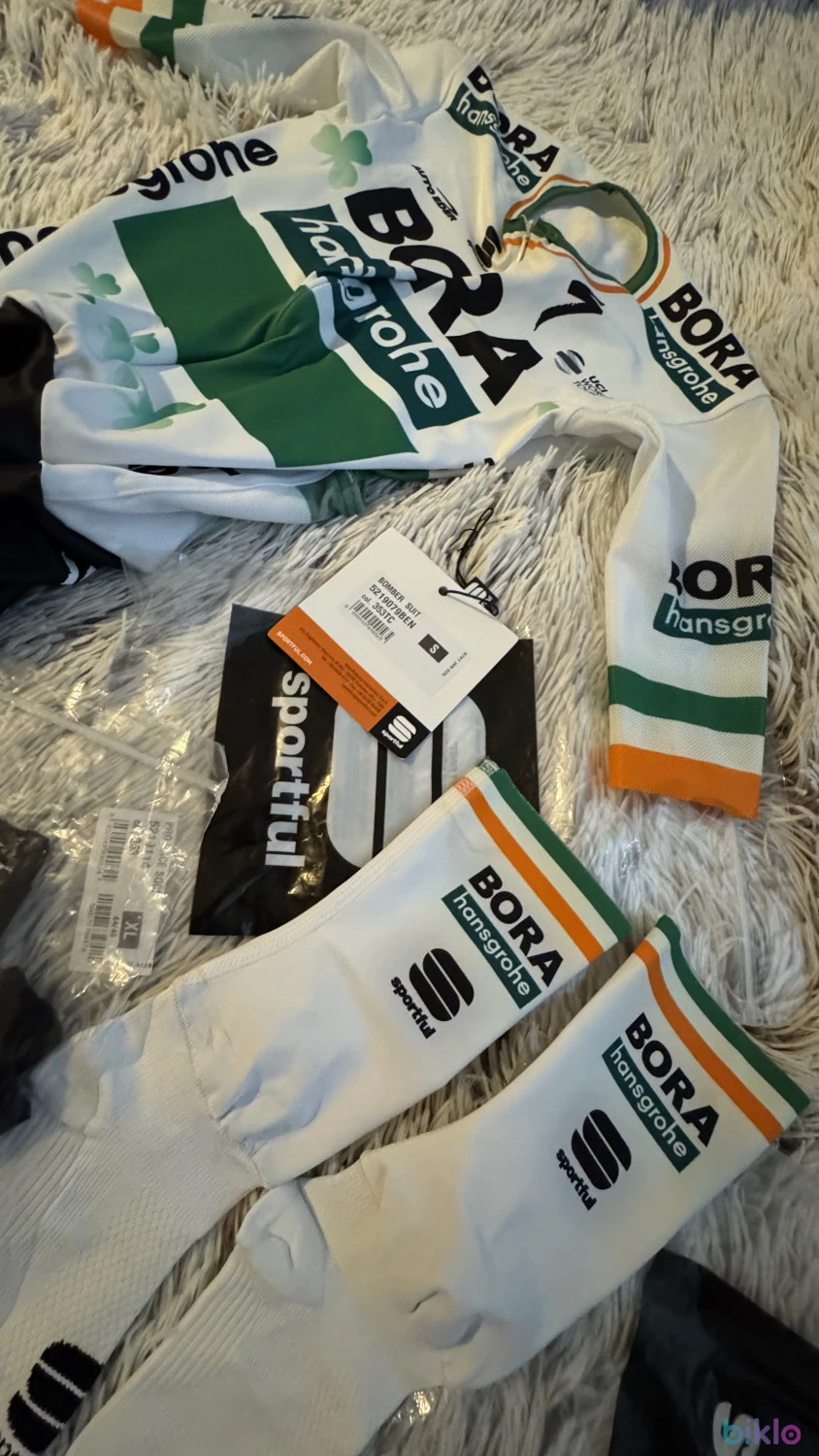 8. Compleu echipament ciclism Sportful Bora Hansgrohe Aero suit