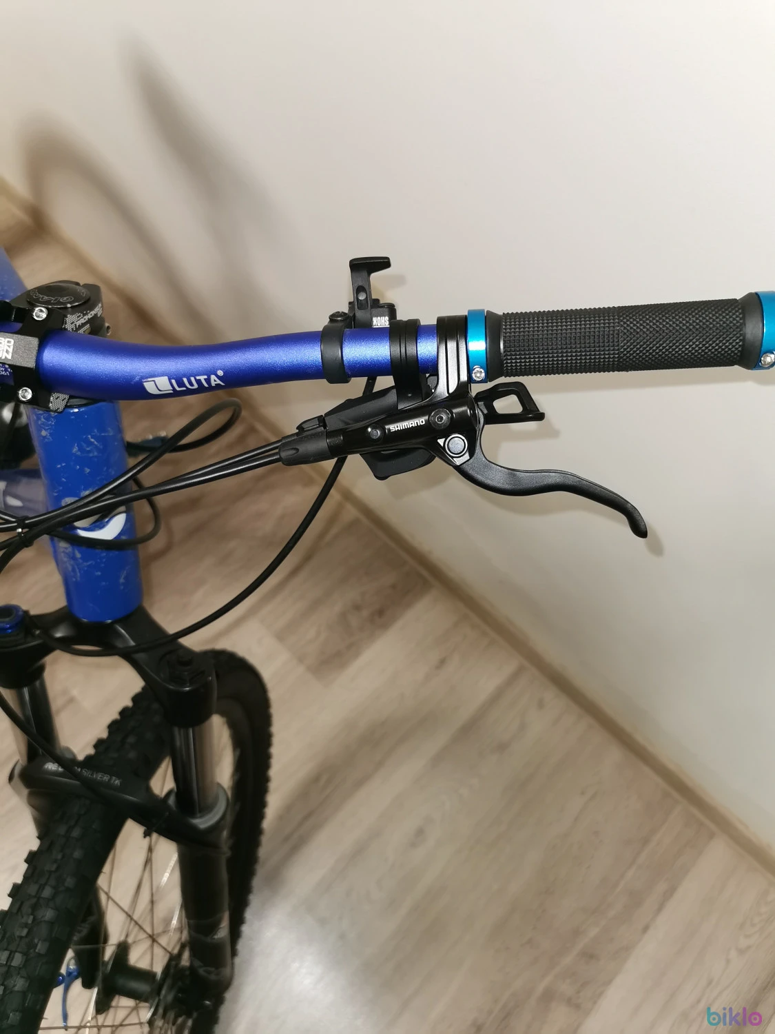 6. Mountain bike cu suspensie