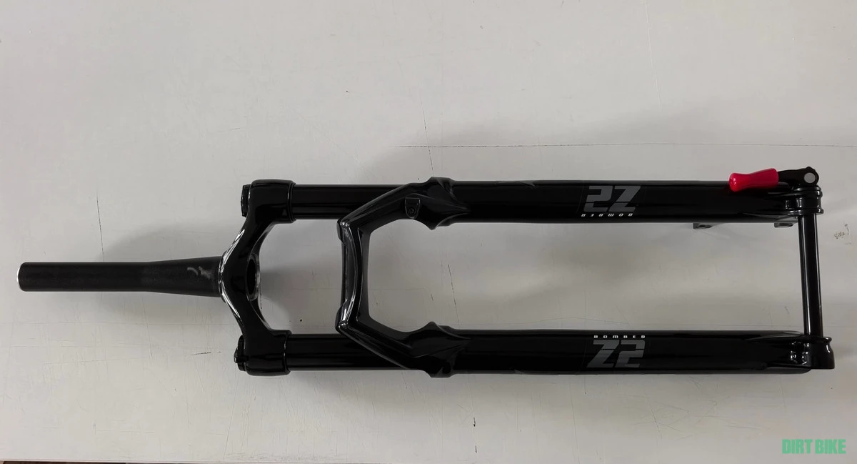 1. Furca Marzocchi Z2, 120mm travel, 29"
