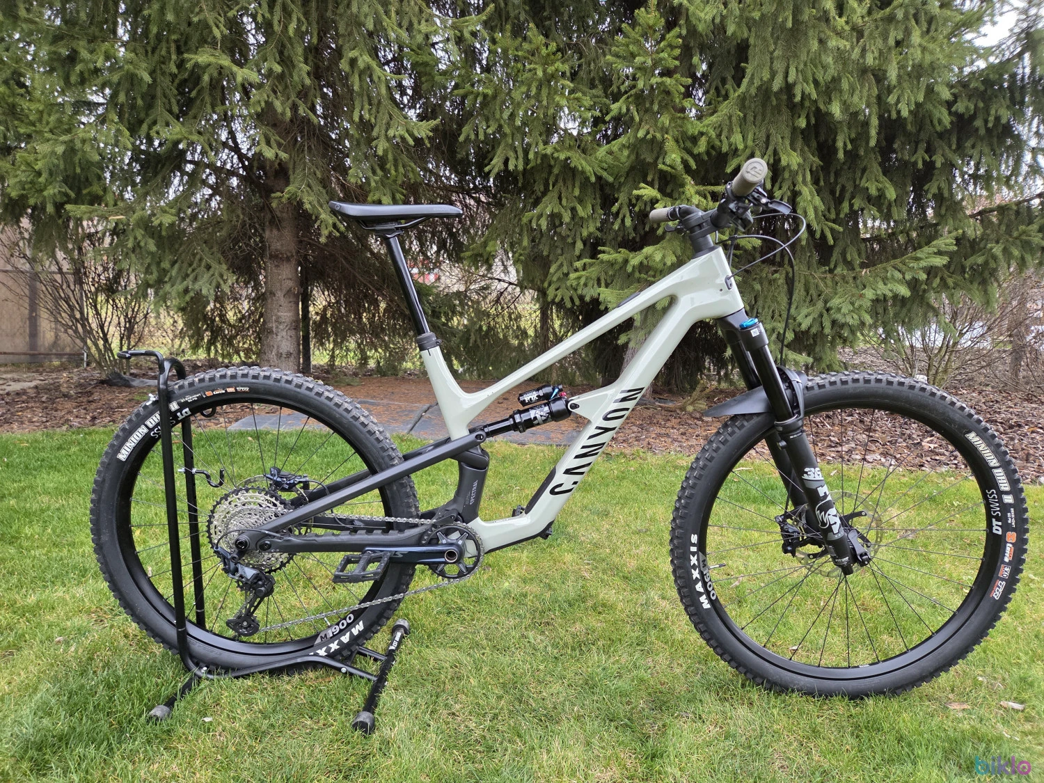1. Canyon Spectral CF7, model 2024, marime L