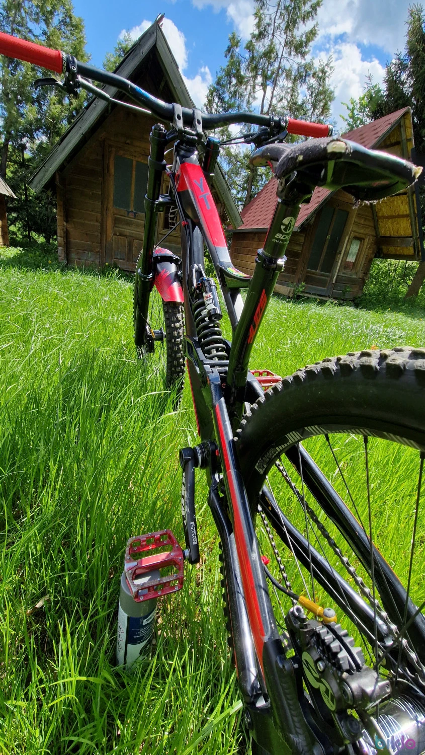 4. Yt Tues Blood Red Core 2 Downhill
