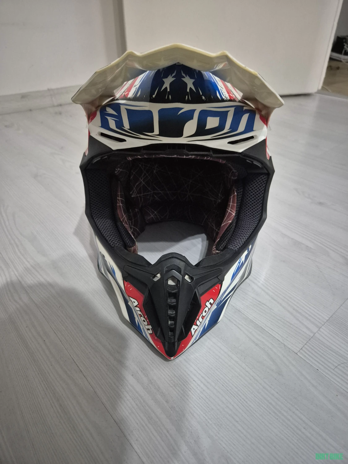 2. Casca fullface airoh twist leader