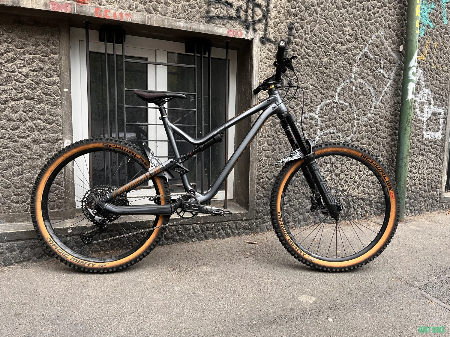 1. Commencal Meta 2020