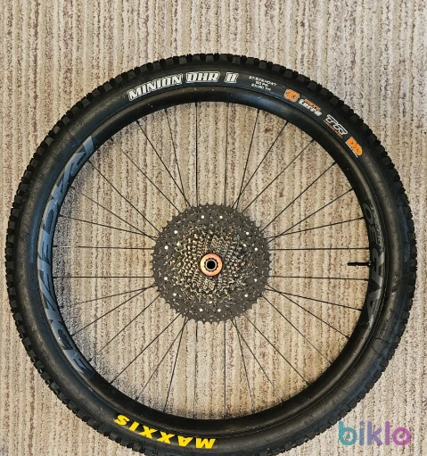 1. Roata Completa Race Face Spate