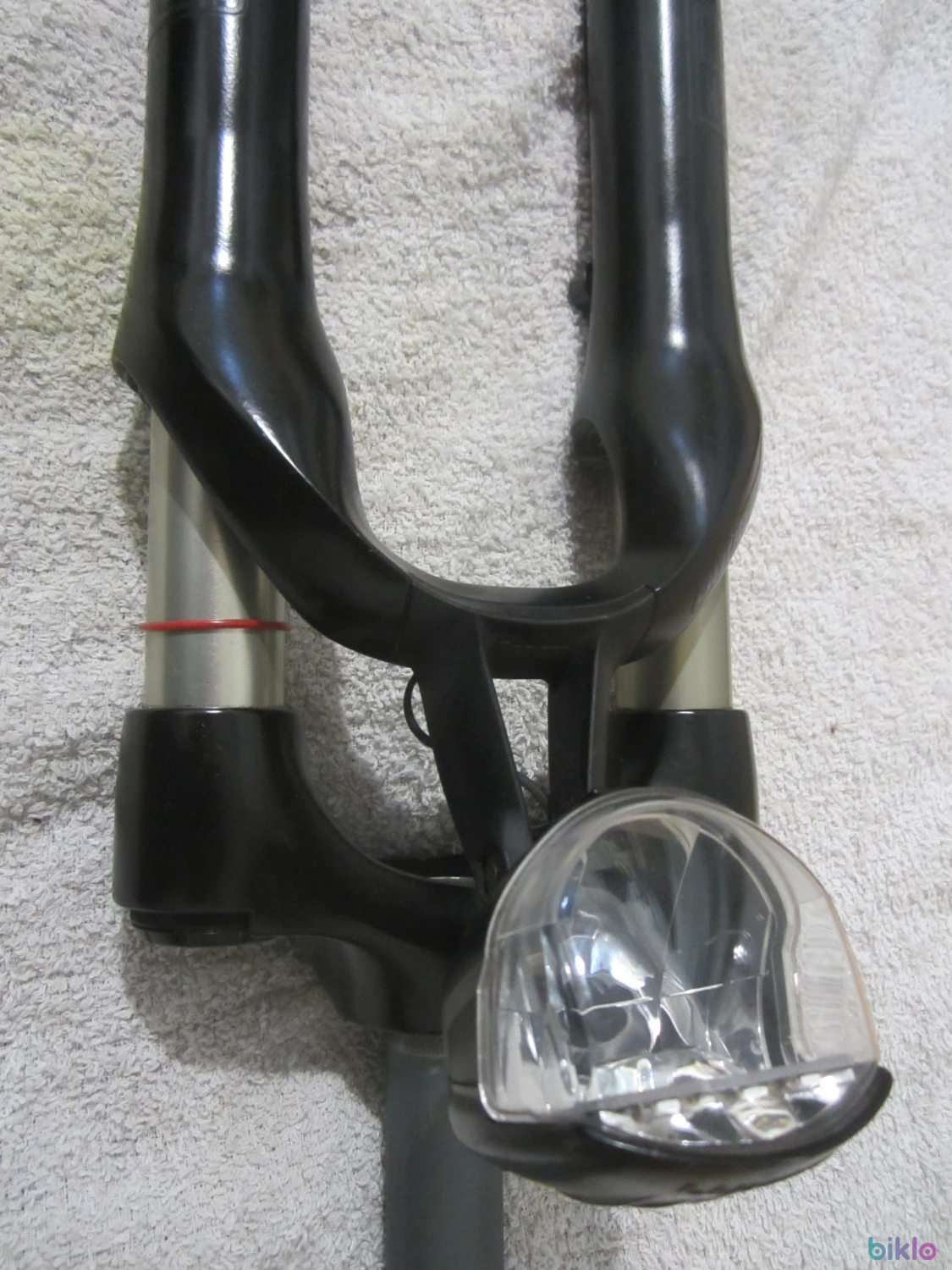 7. Furca pe aer rock shox paragon pt roata 28 cu far