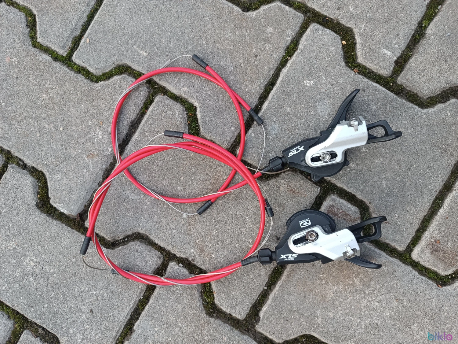 1. Set manete schimbător Shimano SLX SL-M670 – 10 viteze
