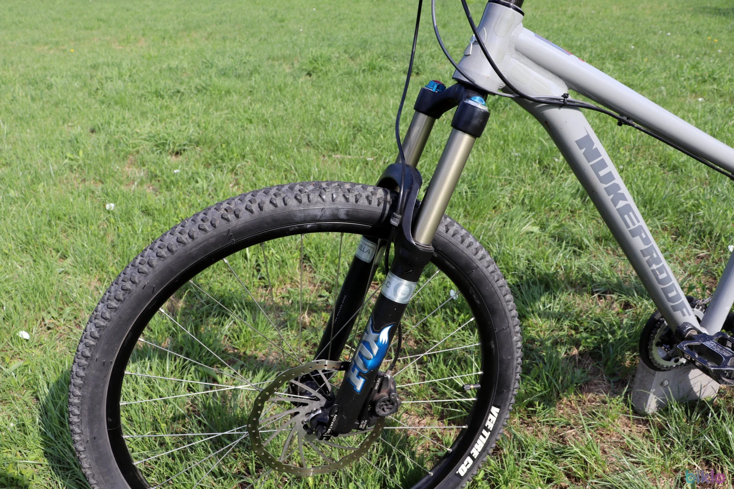 8. Nukeproof Scout V2 27.5 marimea M pentru Trail si Enduro.