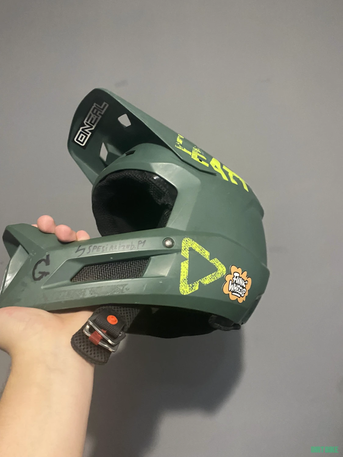 2. Casca Leatt dbx dh 1.0