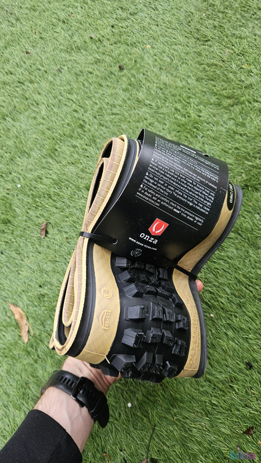 2. Anvelopa Maxxis ONZA Aquila grc 27.5