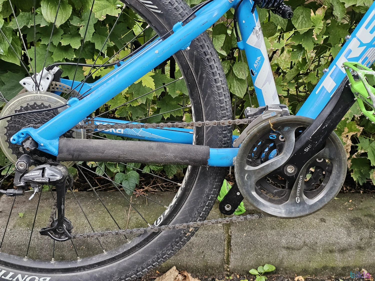 4. Bicicletă MTB Trek Wahoo 20, roți 26”, frâne disc, Shimano Deore/Alivio