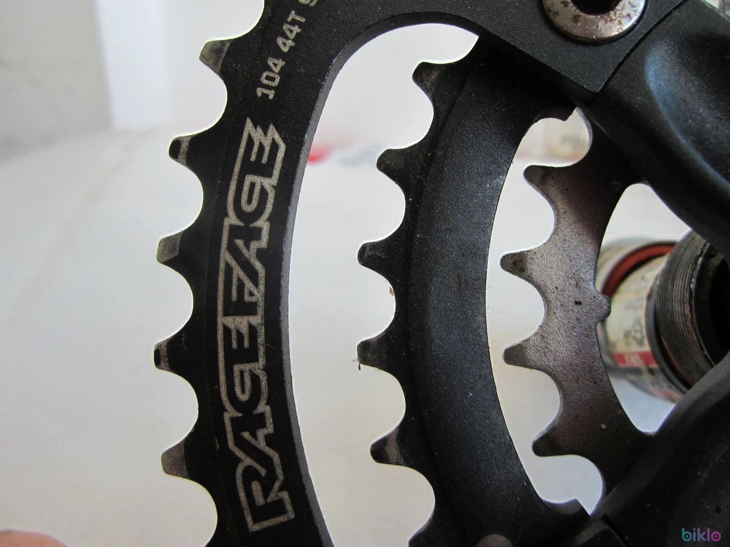 3. Pedalier Race Face cu monobloc original