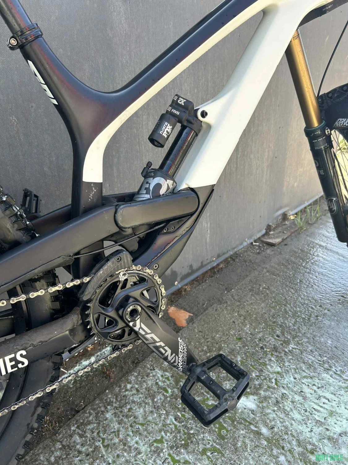 5. Yt tues cf pro race 27.5, pretul e negociabil