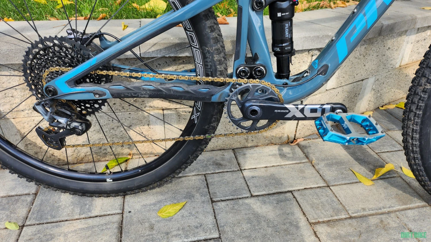 4. Bicicleta Pivot Mach 4 SL Carbon Marimea Medium