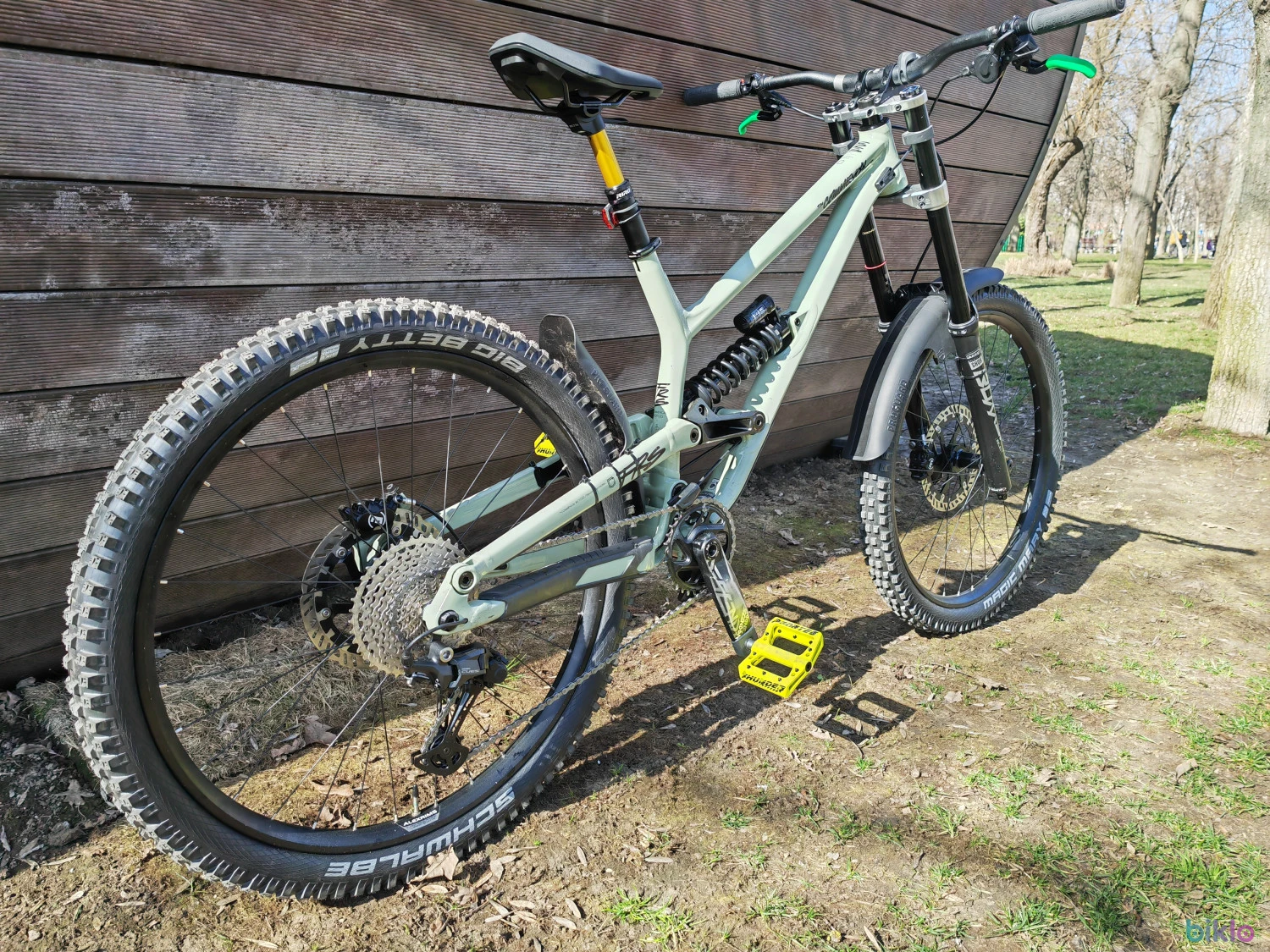 6. Commencal FRS FURIOUS modificat 11 viteze 200mm cursa fata/spate 27.5 frane MT5 4 pistoane