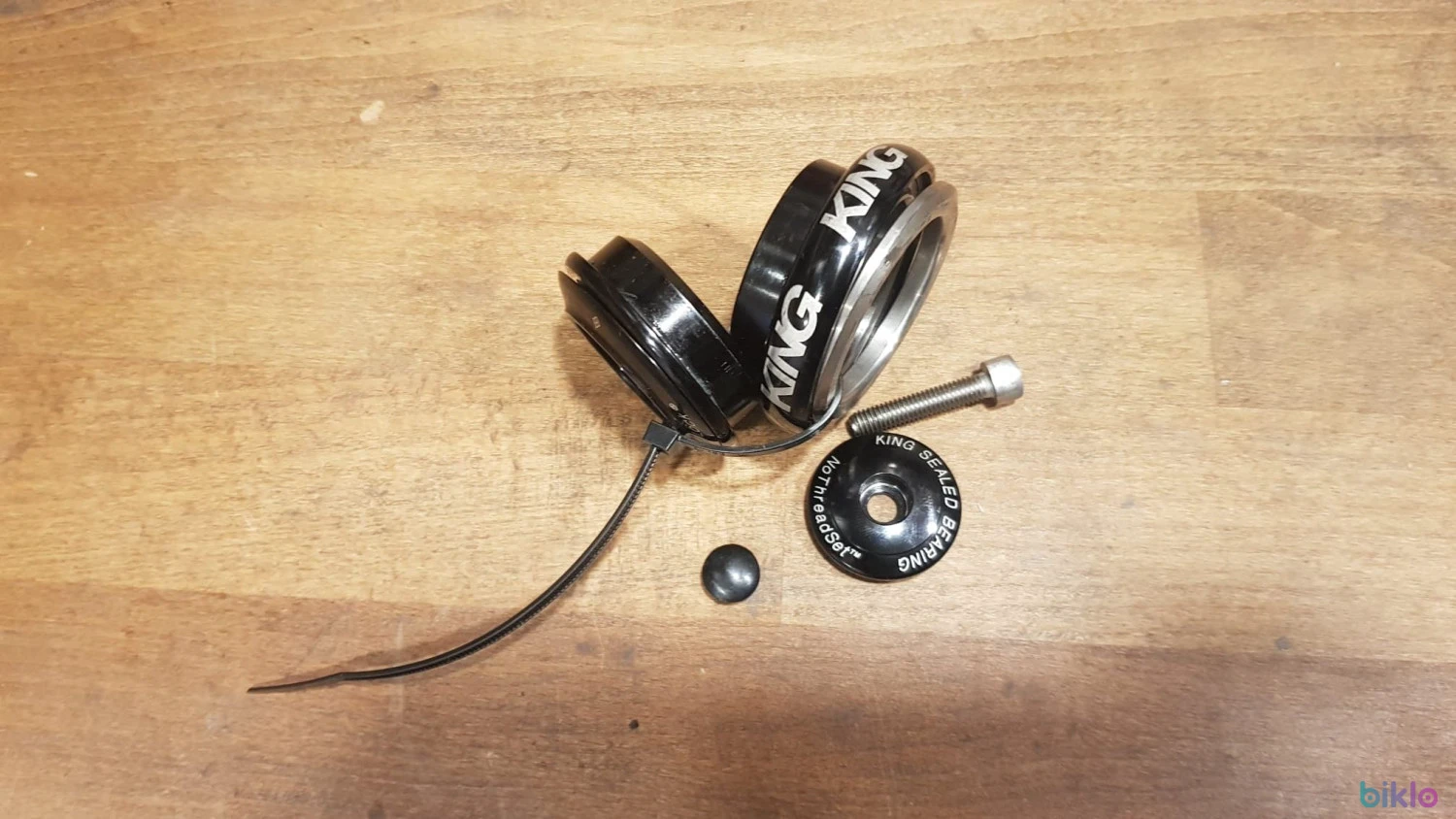 3. Cuveta Chris King InSet 7 Headset - ZS44/28.6 | EC44/40