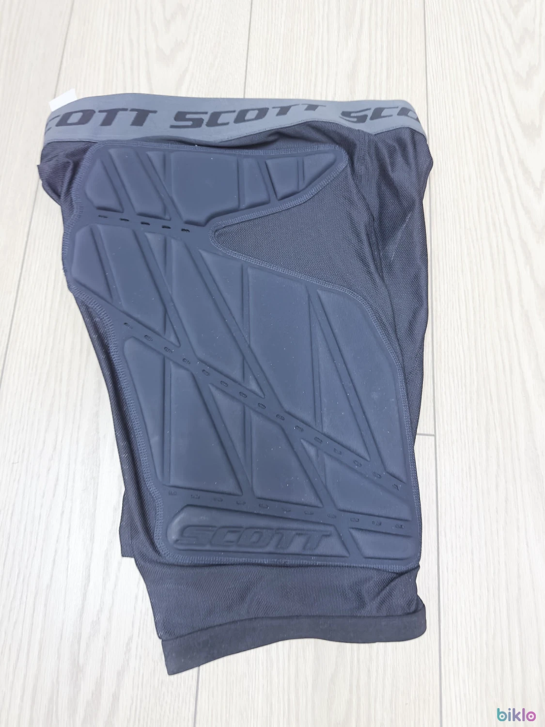 1. Pantaloni cu protecții Scott Light Padded Shorts