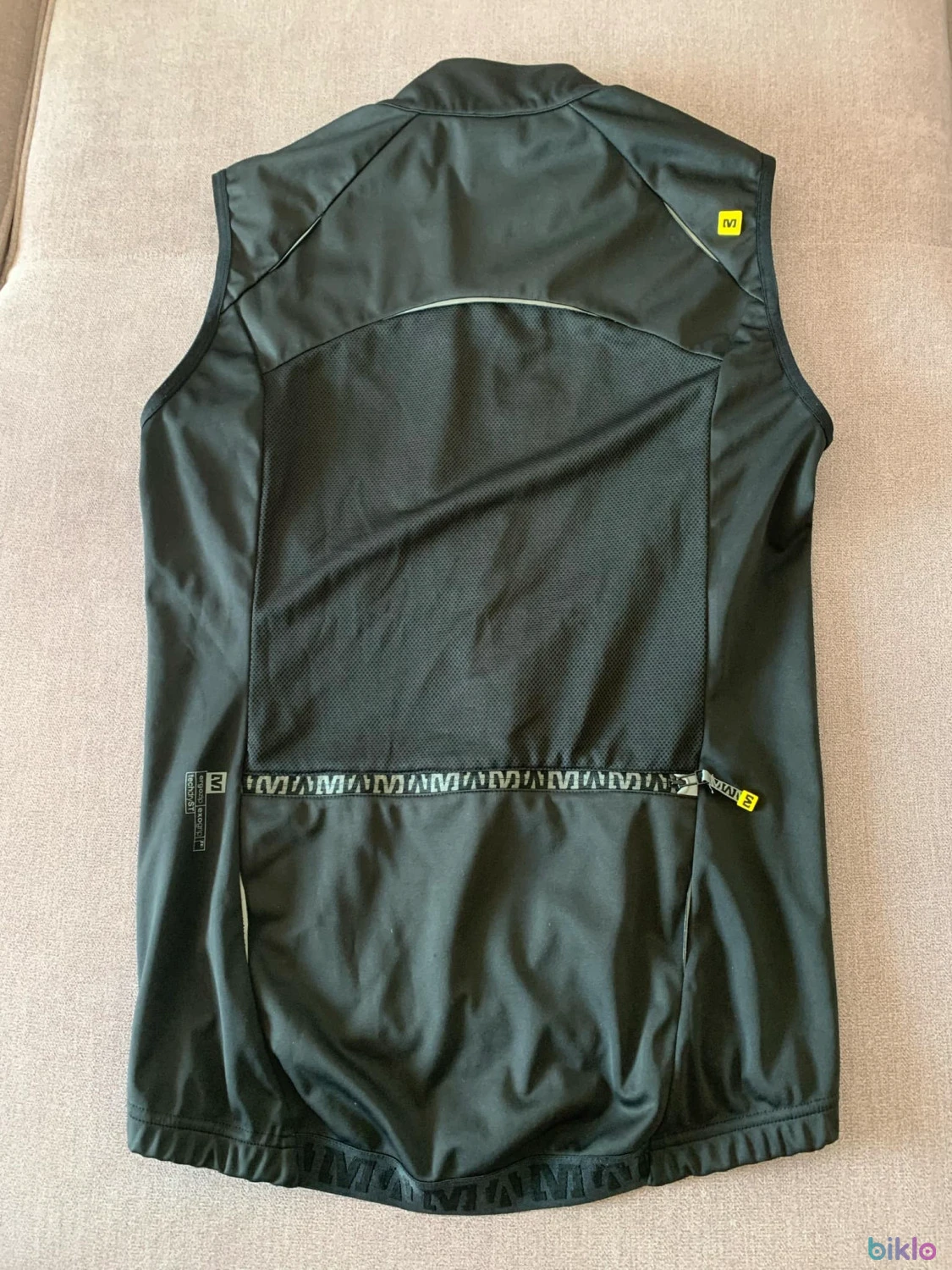 2. Vînd vestă ciclism Mavic, mărimea M