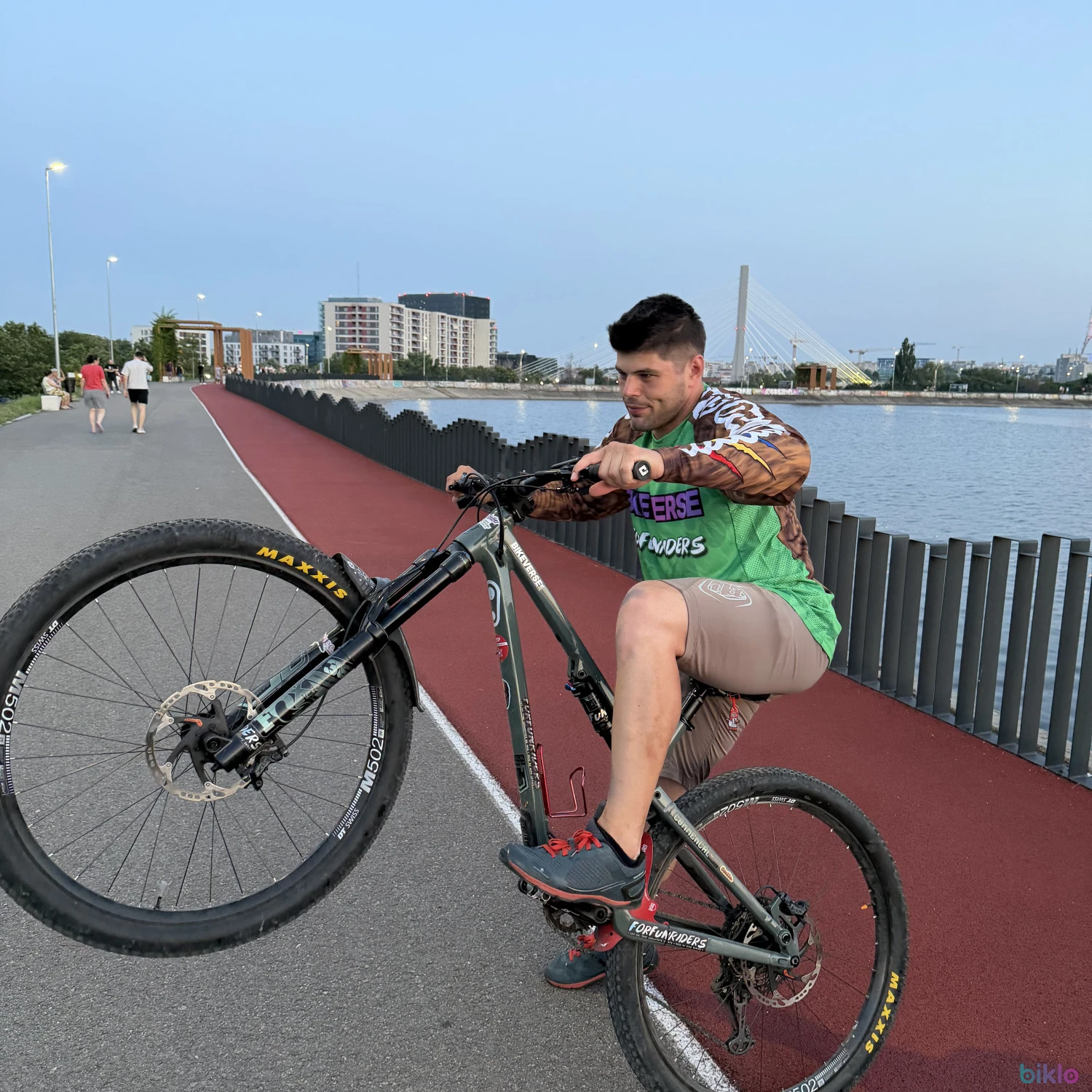1. Commencal Meta Trail V4 ESSENTIAL KESWICK GREEN - Marime M - Stare foarte buna! Bicicleta lui @alexsece !!