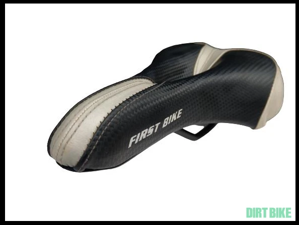 1. Șa bicicletă confort cursieră și MTB, piele imitație carbon, ergonomică, stare excelentă, livrare rapidă