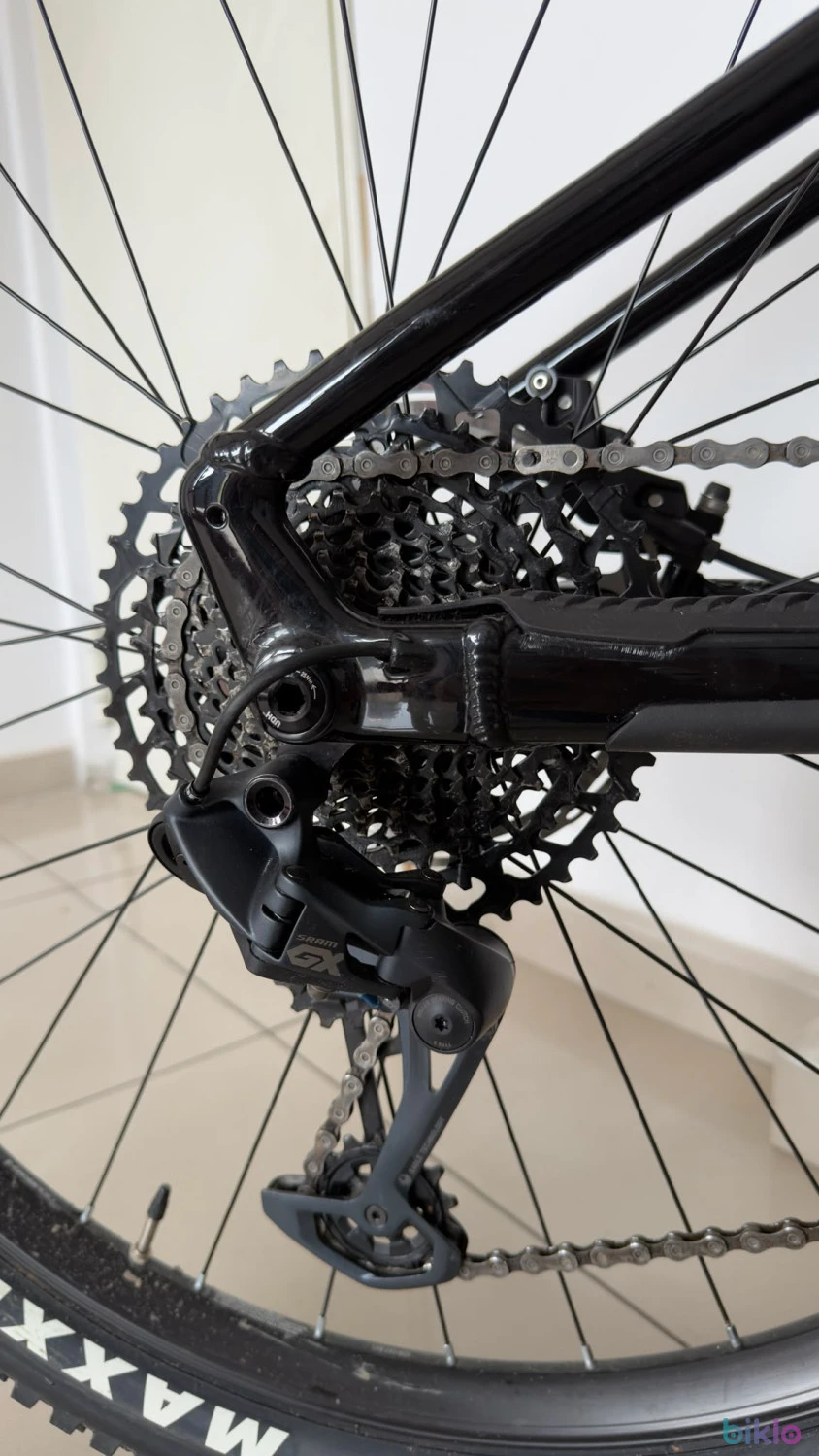 4. Bicicleta Mondraker Chaser 2025 29" Grey Black Ebike