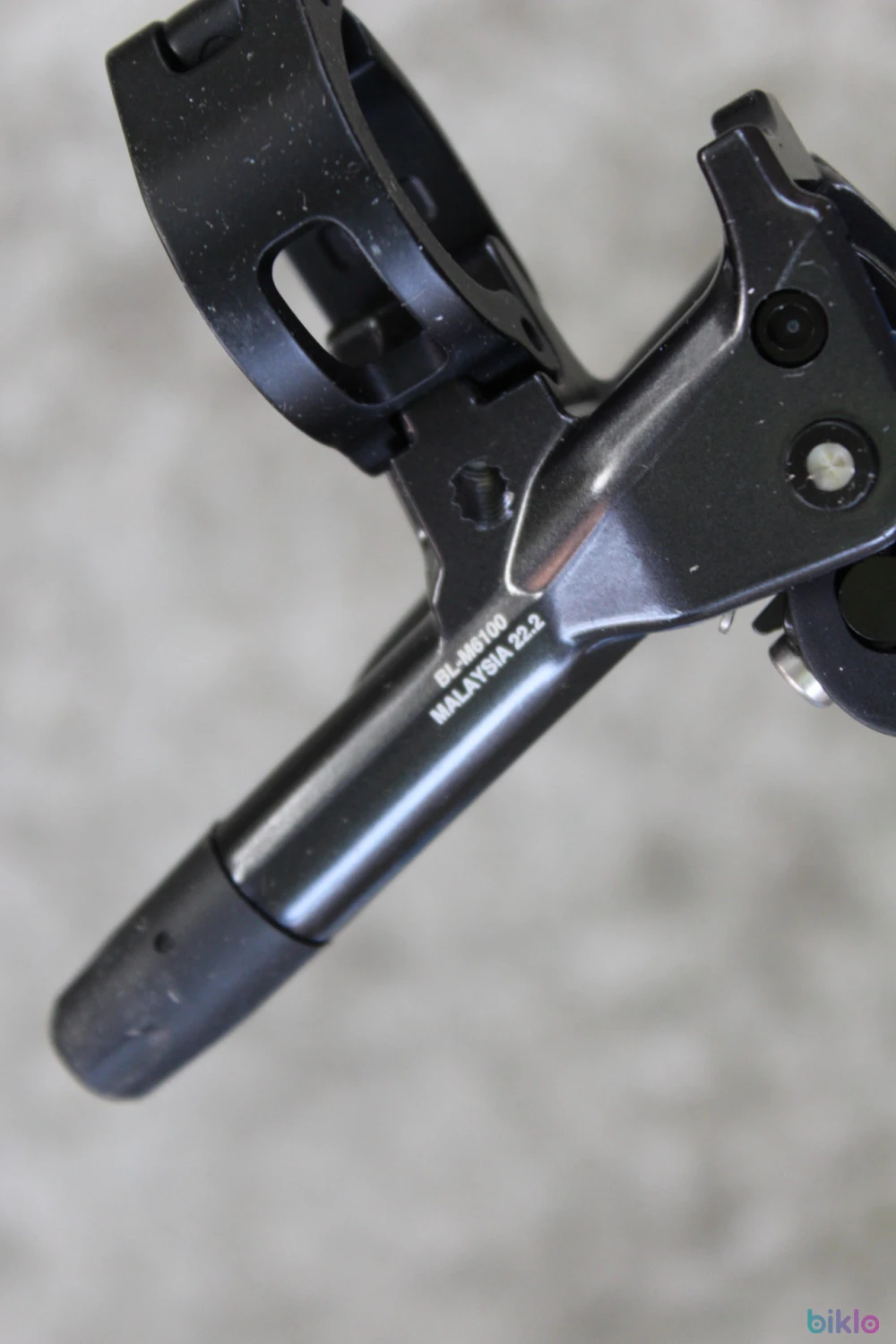 4. Shimano Deore BL-M6100 maneta dreapta(spate)