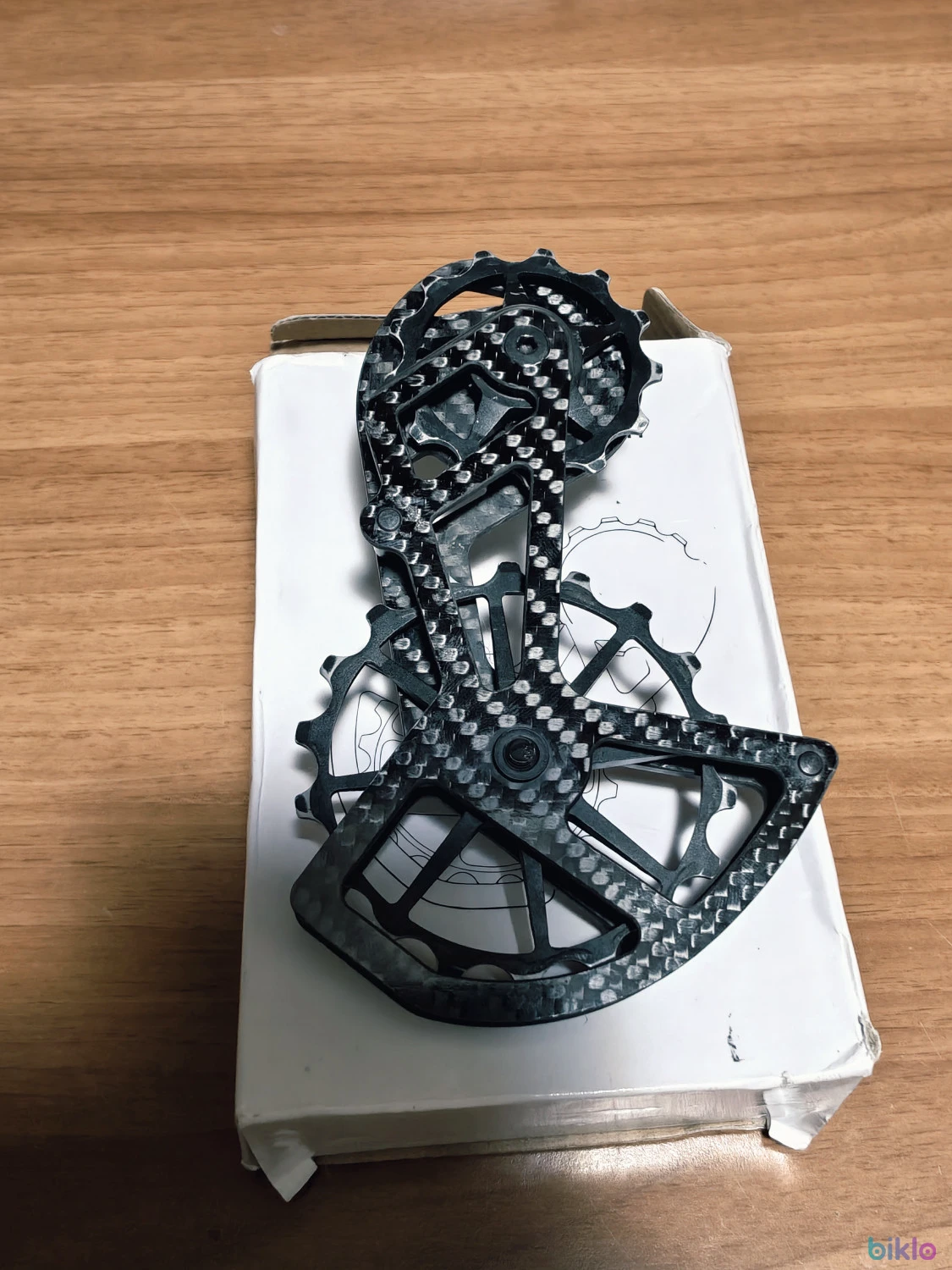 1. Carbon fiber pulley wheel Shimano 105 R7000