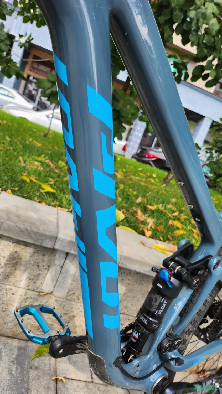9. Bicicleta Pivot Mach 4 SL Carbon Marimea Medium
