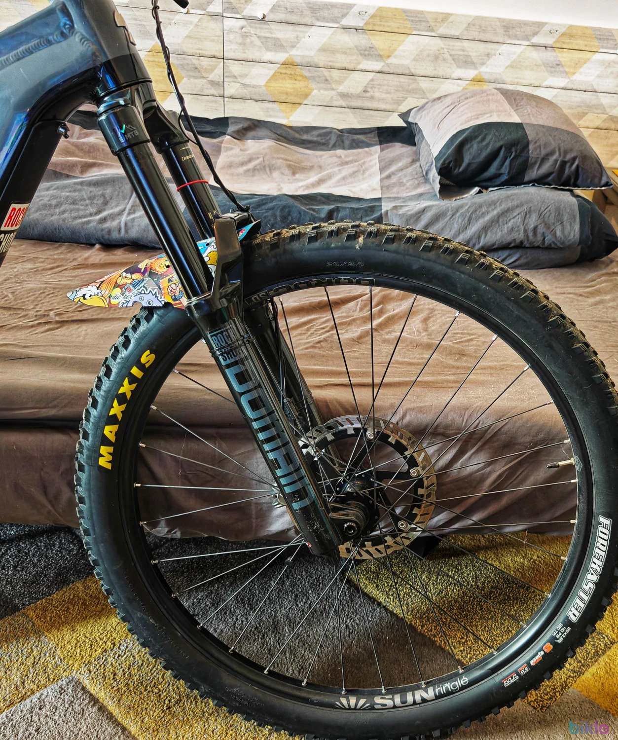 4. 2022 Nukeproof Megawatt 297 Comp Mountain E-Bike - Medium