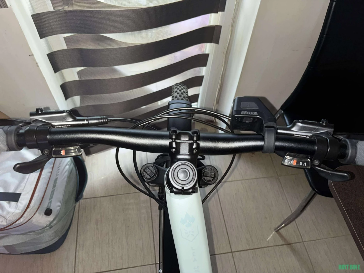 7. KROSS Lea 4.0 EQ 27.5"