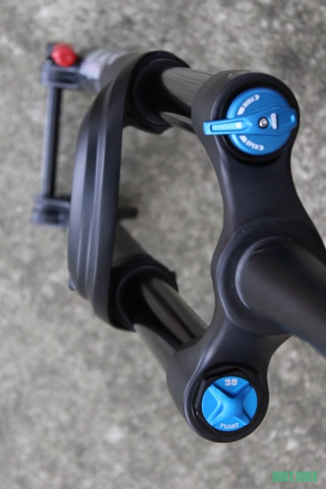 4. Fox 38 furca suspensie Rhythm E-tuned FLOAT 29inch 180mm Grip