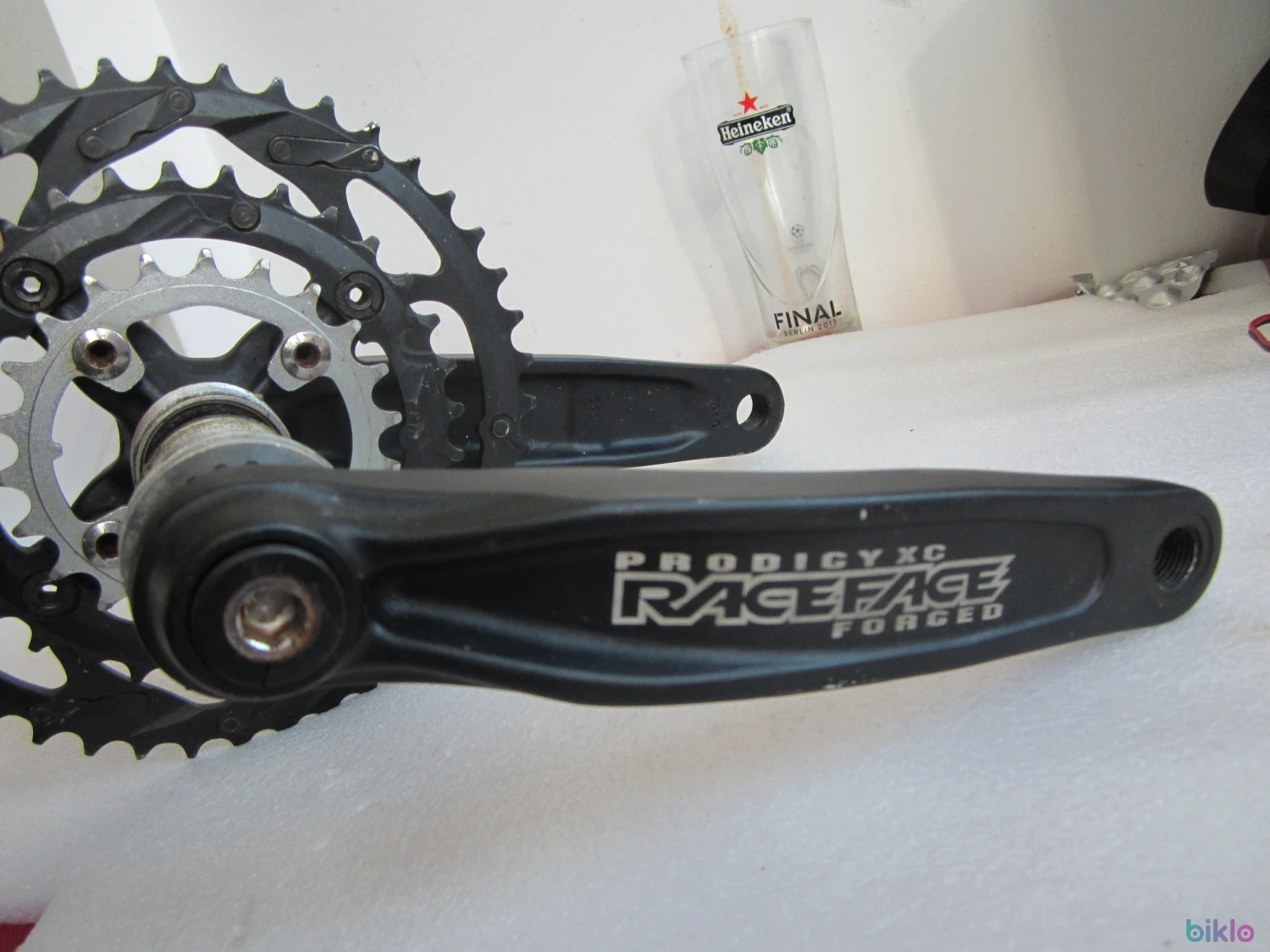4. Pedalier Race Face cu monobloc original