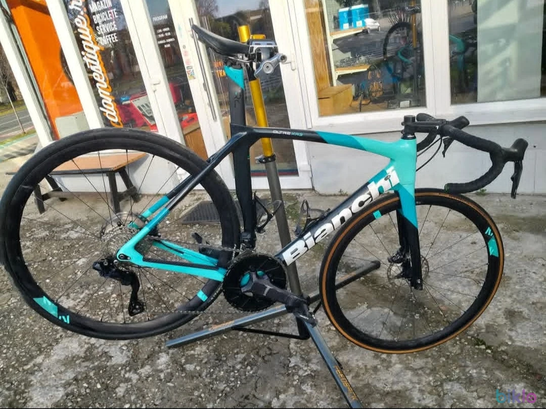 1. Bianchi oltre xr3 di2 disc