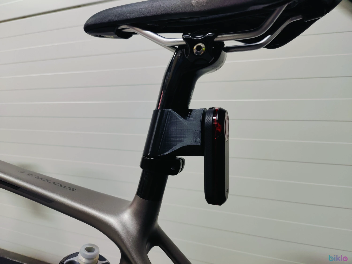 1. Vand suport Garmin Varia