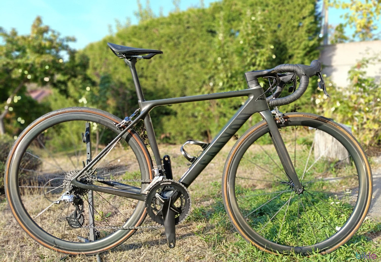 1. Canyon Ultimate SLX Raw Black, SRAM Red 2x11 mecanic , 5.9kg, 52 TT