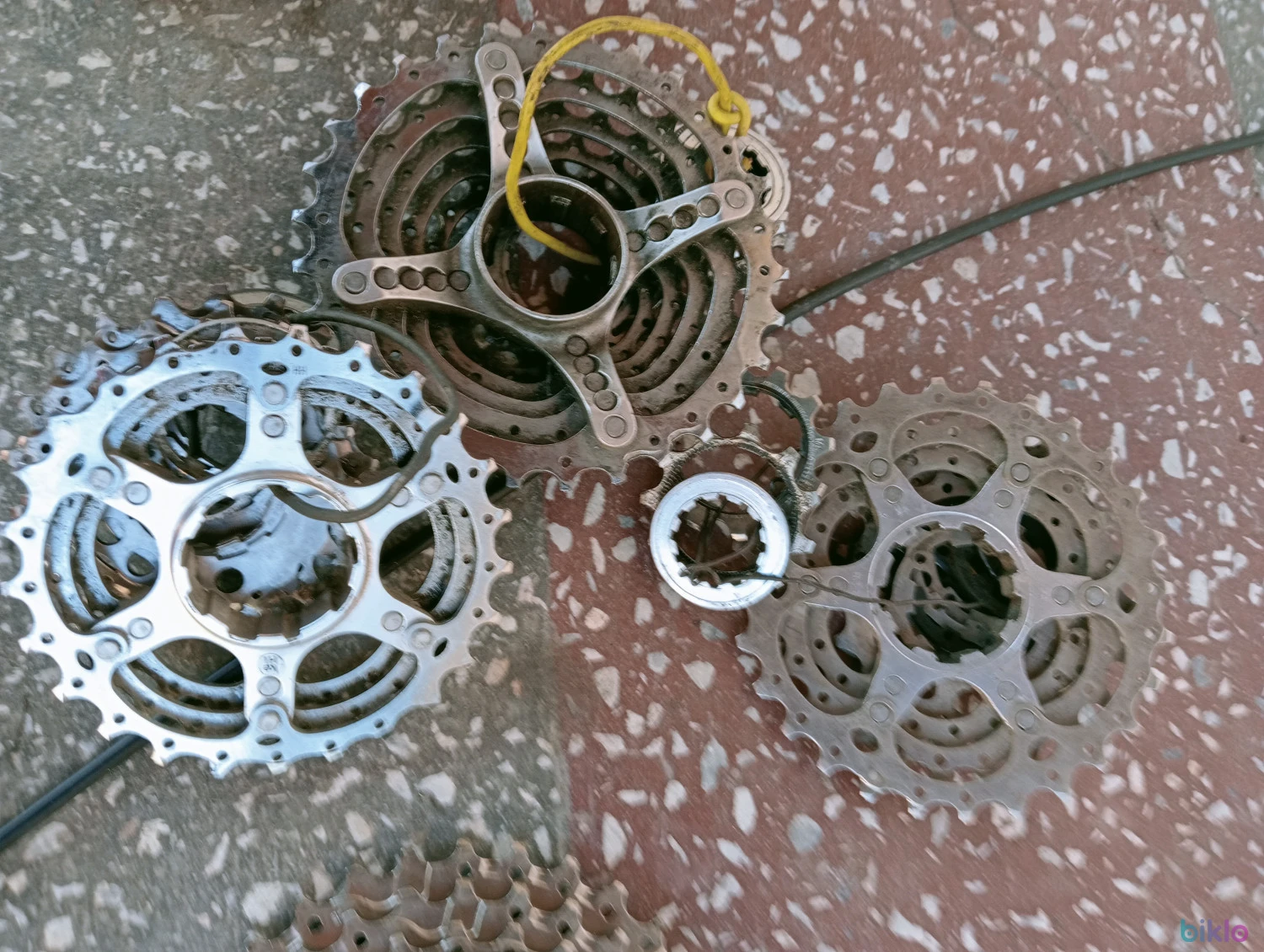 2. 9 Pinioane pe caseta Shimano Deore XT diferite modele