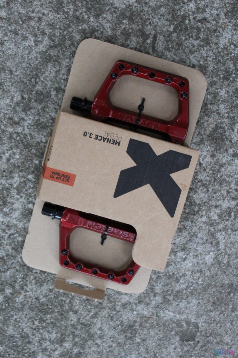 2. Sixpack Racing Menace 3.0 - Platform Pedale - rosu