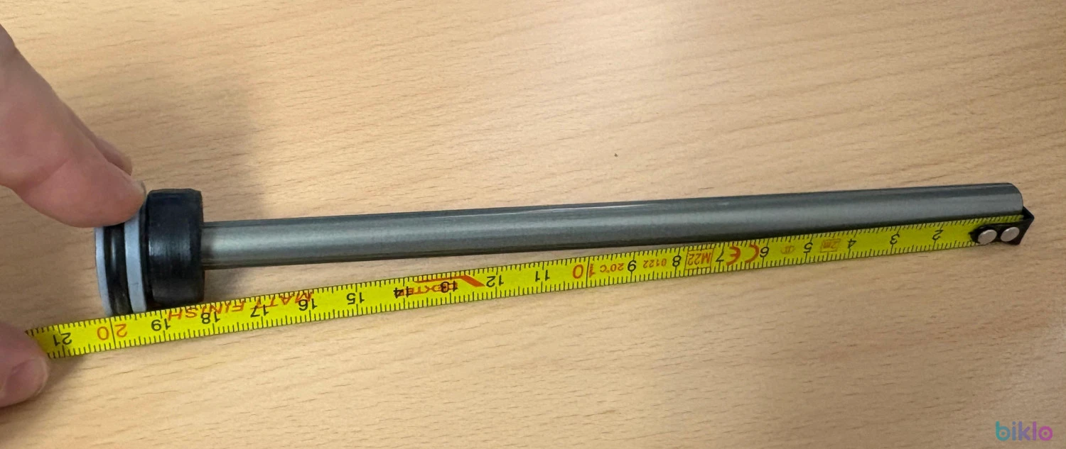 2. Air Shaft RockShox Solo Air - 140mm (pentru roți 27.5") / 120mm (pentru roți 29") Reba/SID/Revelation model 2013-2017