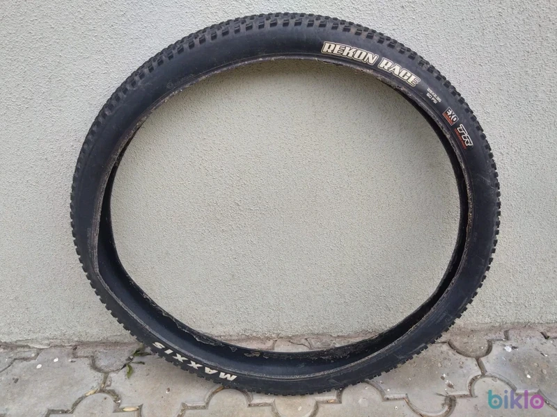 1. Maxxis Rekon Race Folding Tire 60psi EXO TR - 29x2.35"