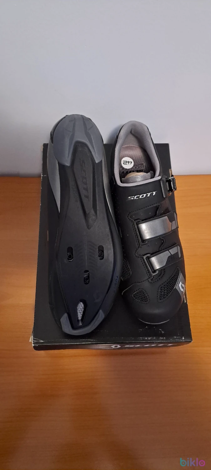 3. Pantofi ciclism