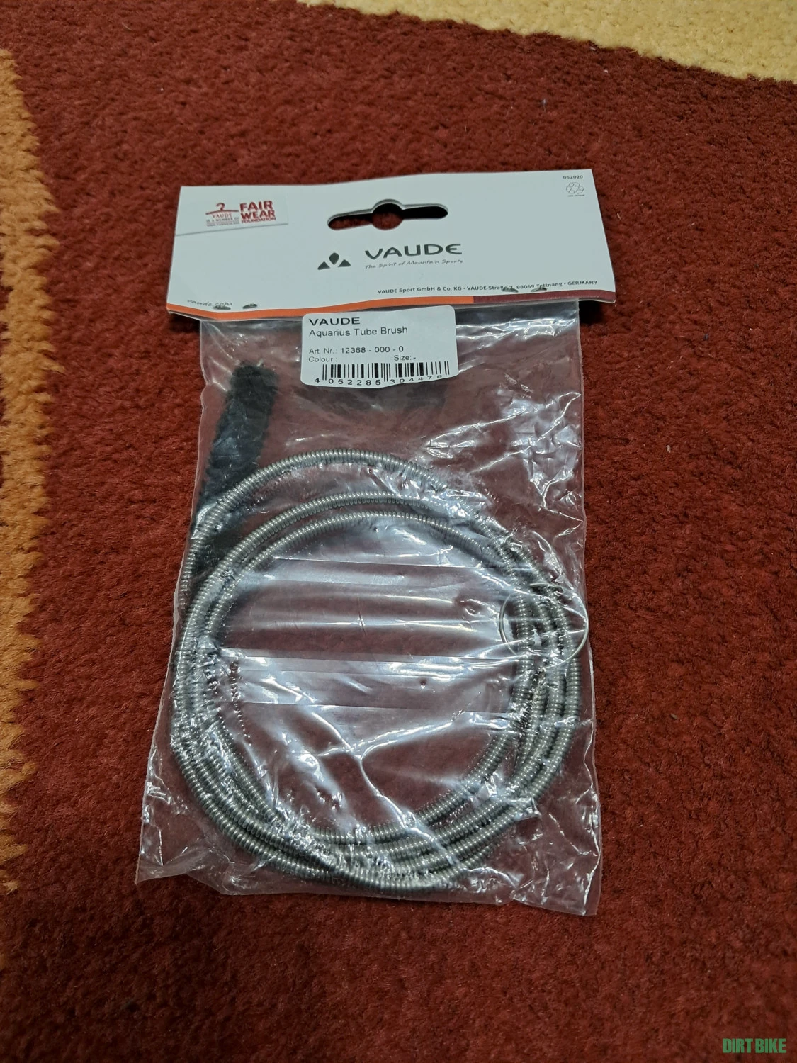1. Vaude Aquarius Tube Brush - perie curatare furtun sistem hidratare