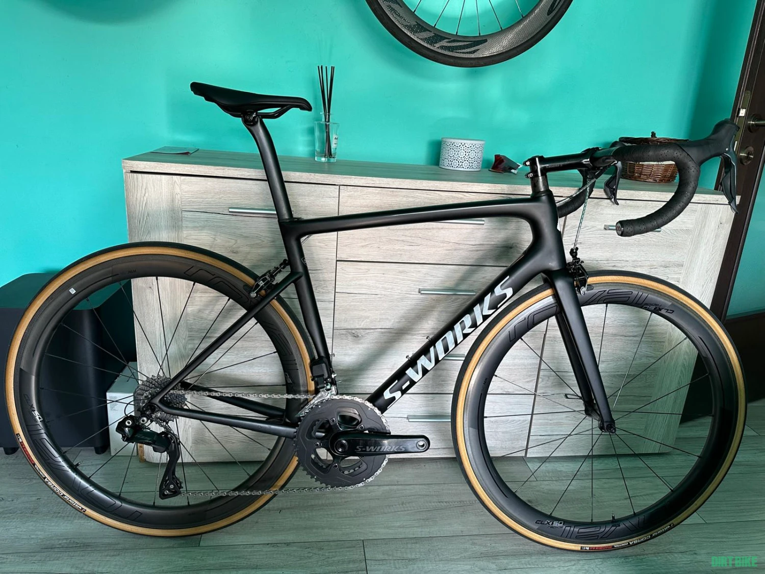 1. Specialized Men's S-Works Tarmac Ultralight 2018