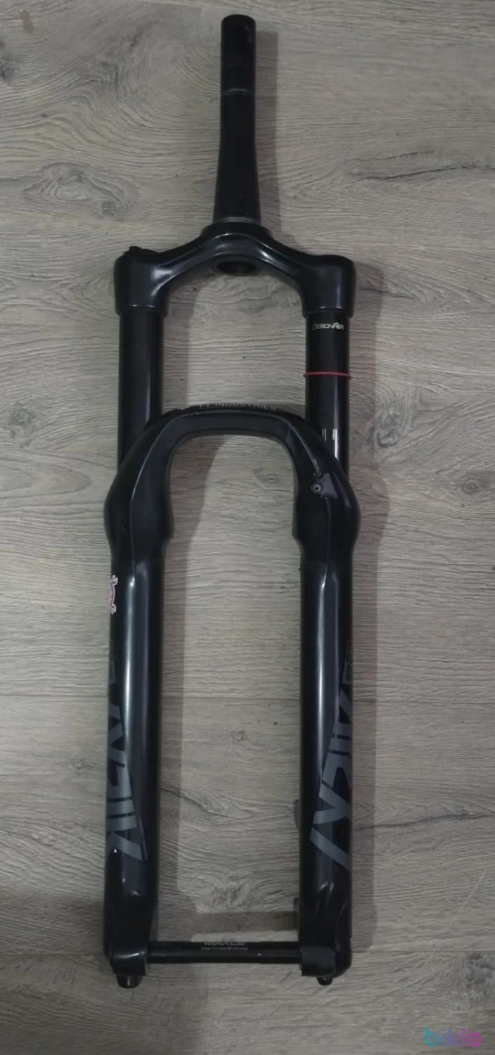 1. Vând furcă RockShox Lyrik Select RC 150mm