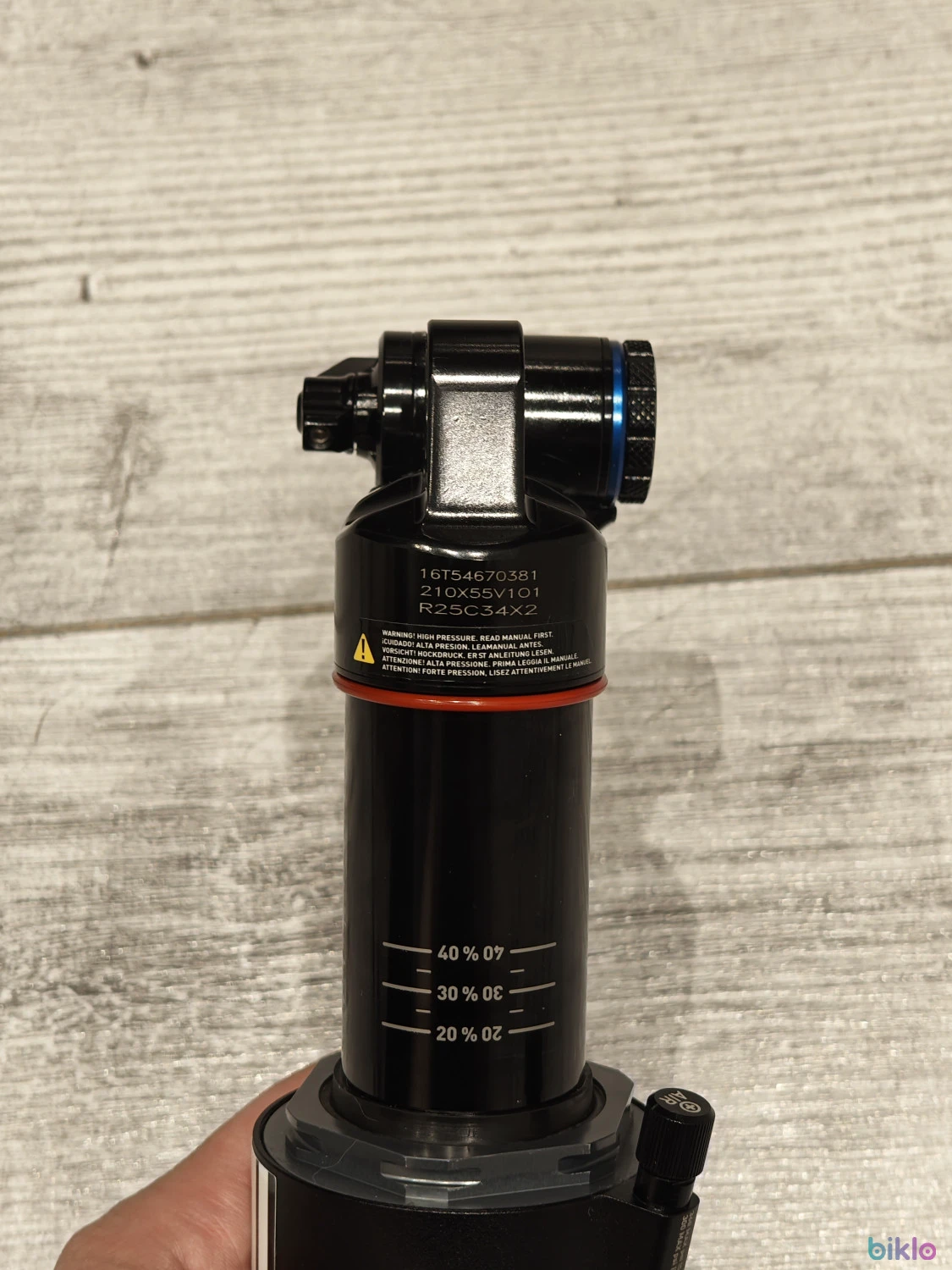 6. RockShox Vivid Ultimate Air 210 x 55mm