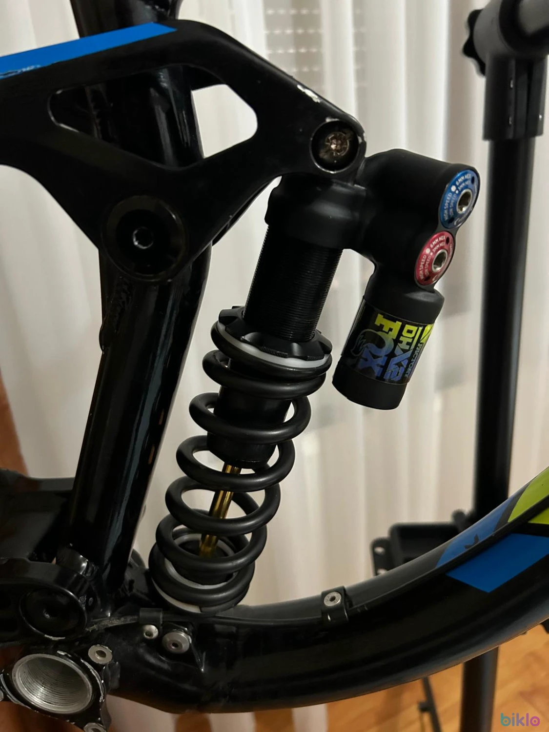 1. Vand shock fox DHX2 2019 241x76