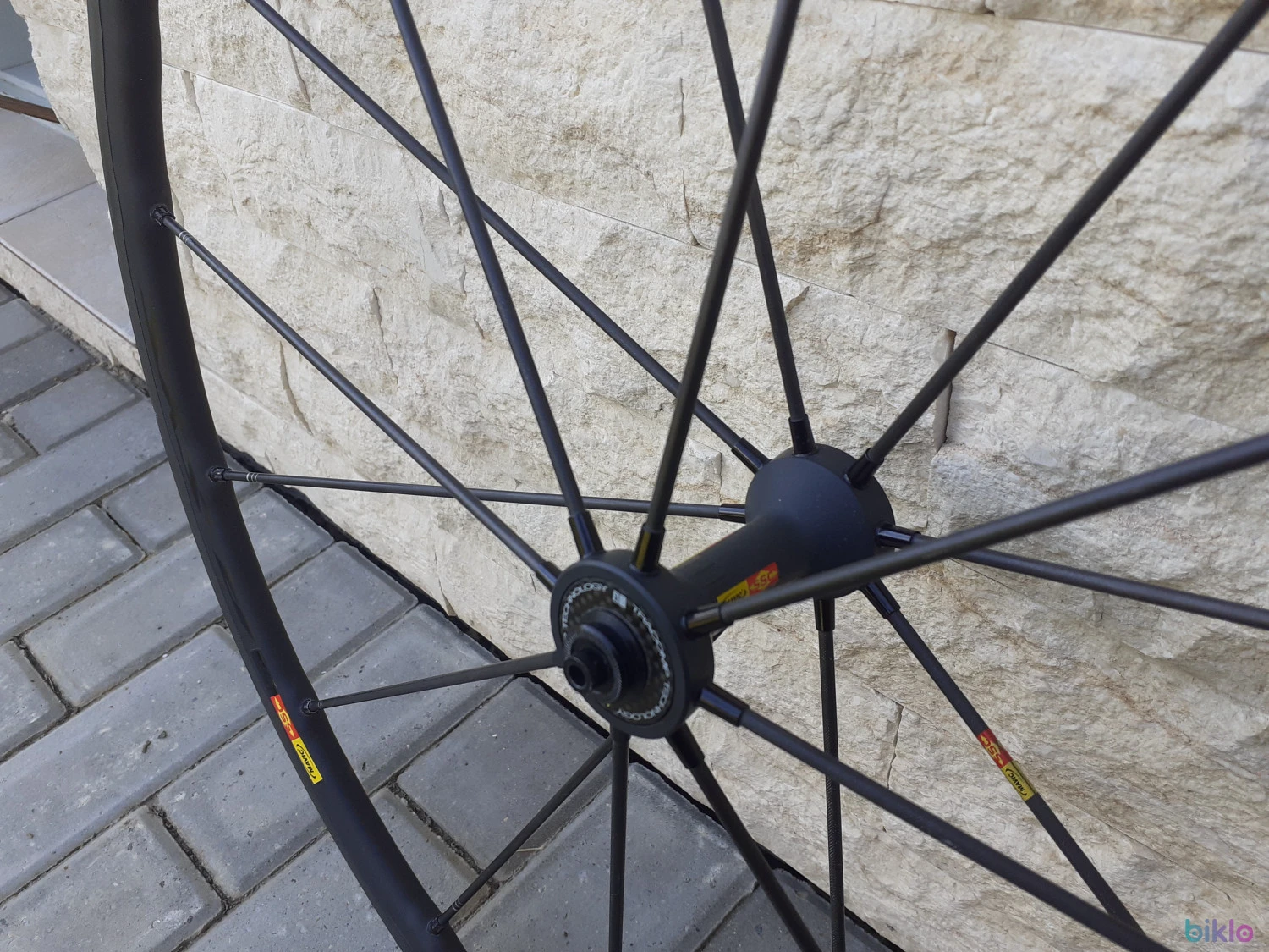 3. Roti cursiera Mavic R-SYS SLR