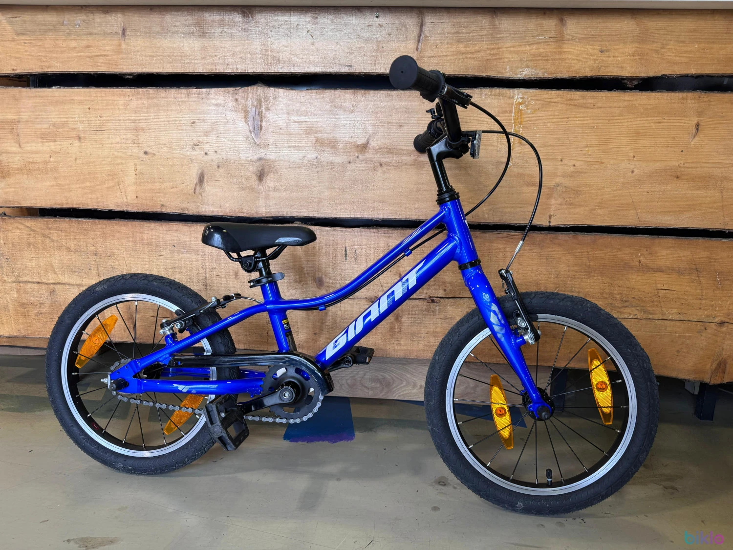3. Giant Arx 16" Blue